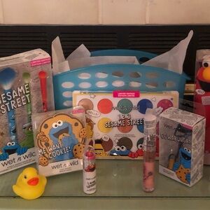 NWT Wet & Wild Sesame Street make-up collection